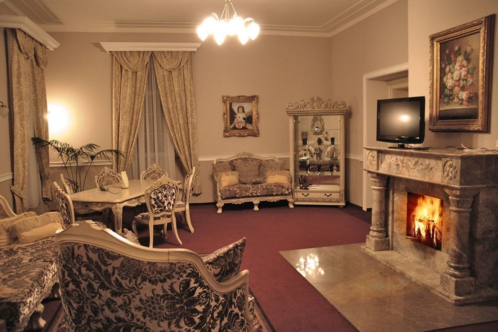 Zamek Kamenny Dvur Hotel Mostov Exterior foto