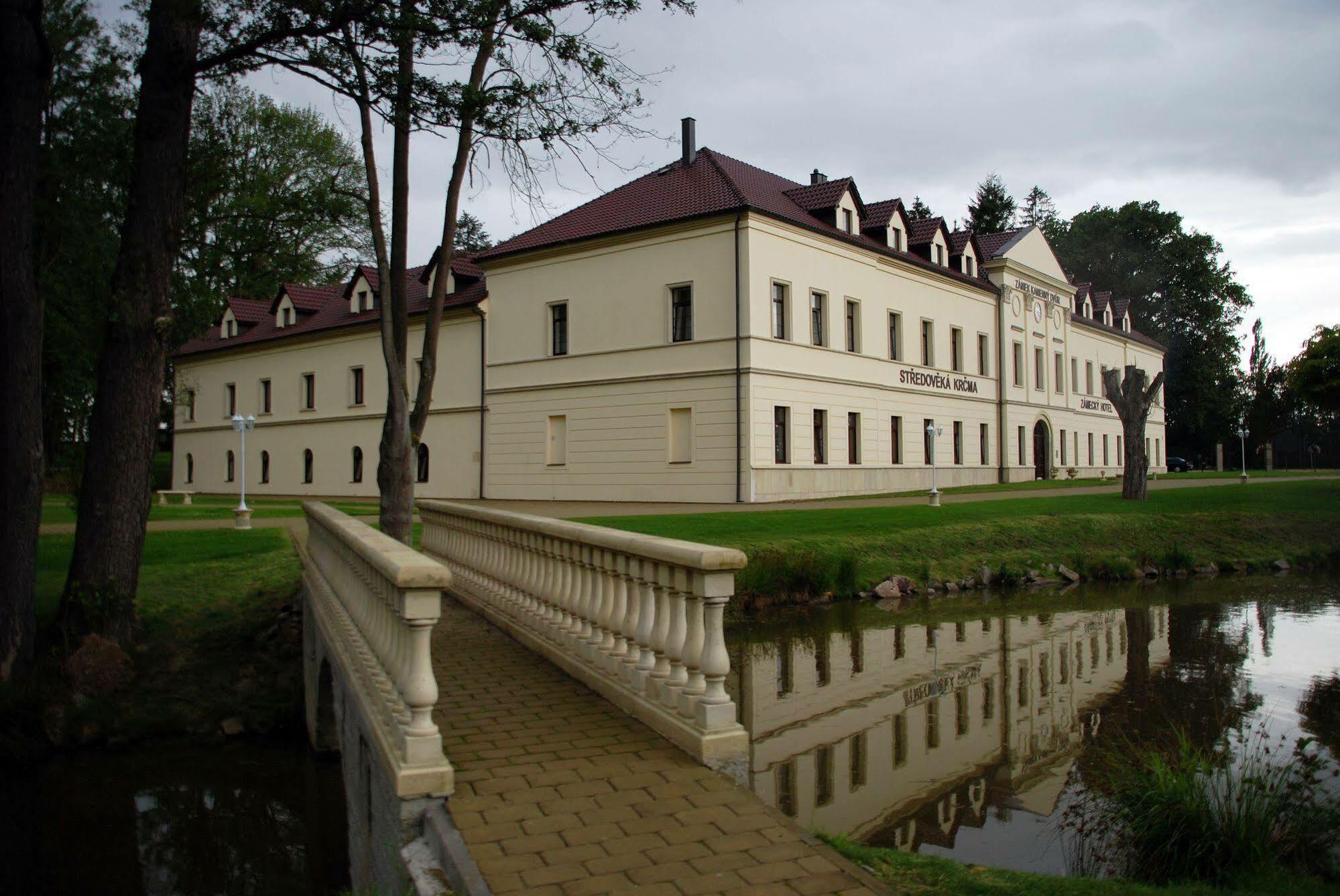 Zamek Kamenny Dvur Hotel Mostov Exterior foto