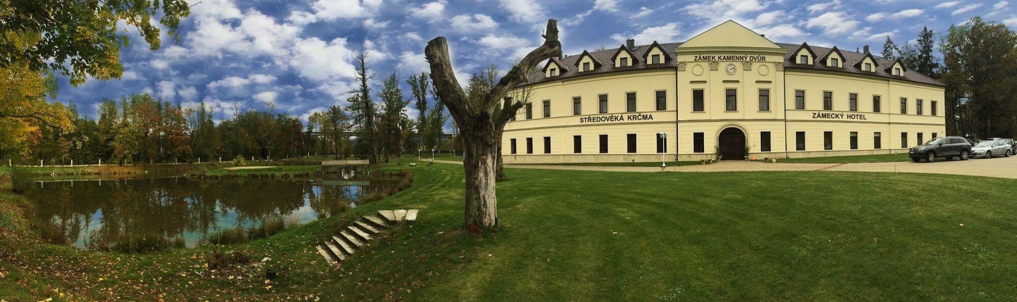Zamek Kamenny Dvur Hotel Mostov Exterior foto