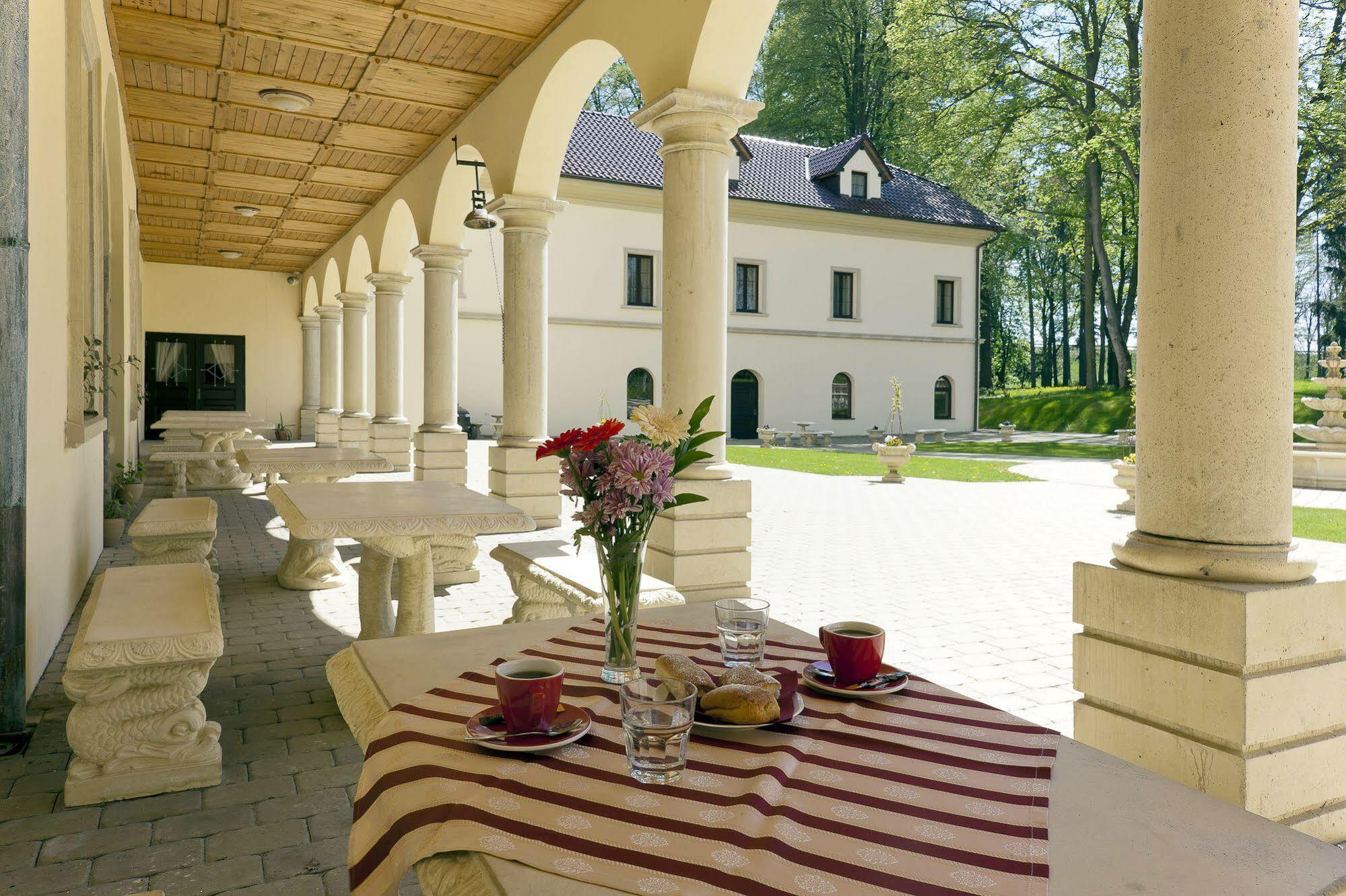 Zamek Kamenny Dvur Hotel Mostov Exterior foto